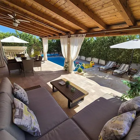 Susann ヴィラ シベニク